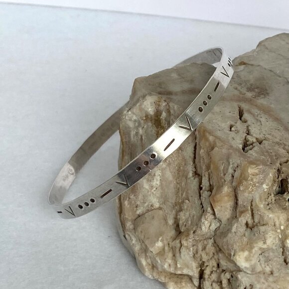 Sterling Silver 925 Round Stamped Pattern Etched Thin Bangle Bracelet 7.75" - Picture 5 of 16